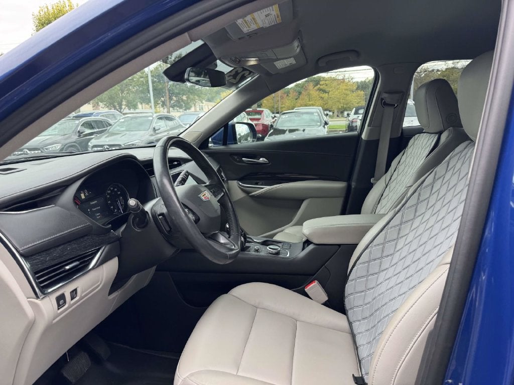 2023 Cadillac XT4 Premium Luxury